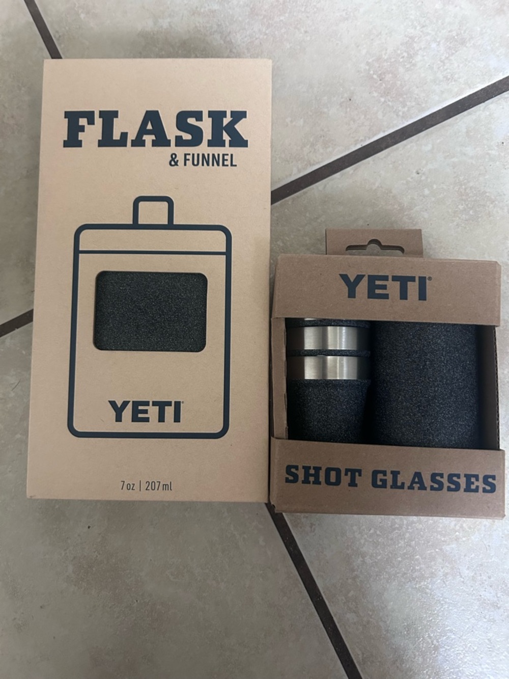 YETI Stainless Steel Flask & Shot Glass Set - stone/Black